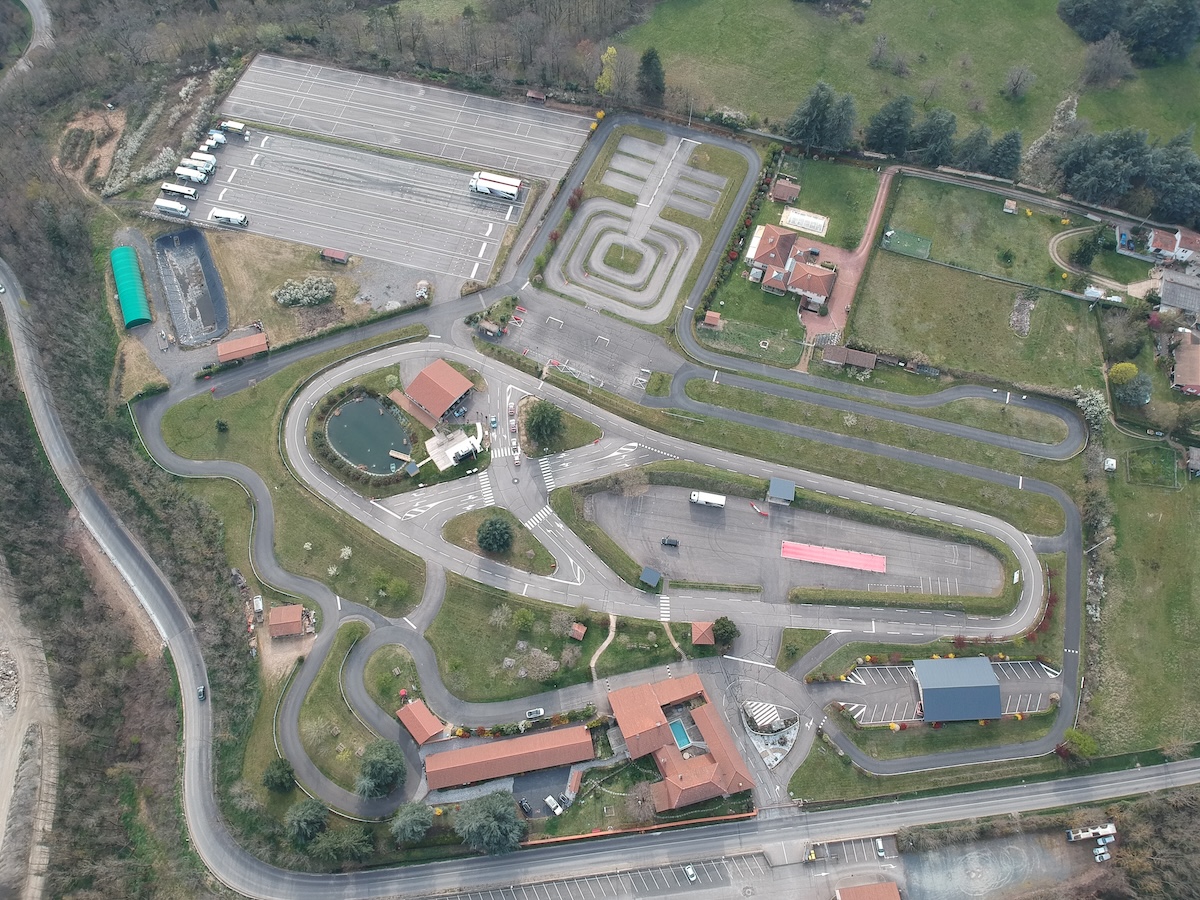 Vue aérienne du circuit de l'école de conduite Marietton à Vaugneray