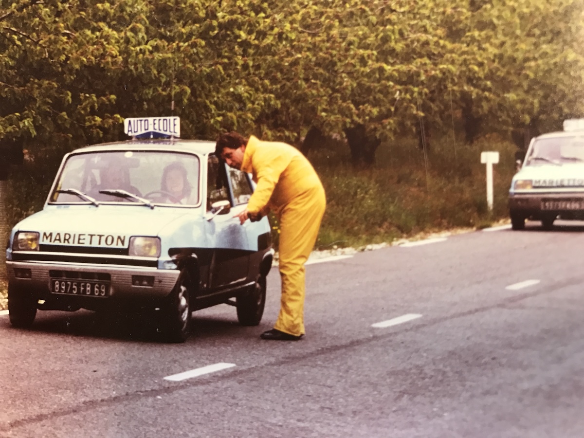 Cours de conduite avec l'auto-école Marietton dans les années 60